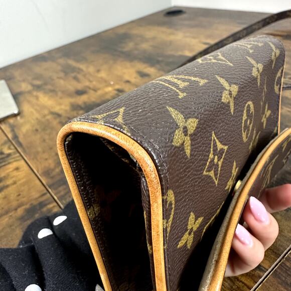 Louis Vuitton Vintage Monogram Florentine Pouch with Crossbody Strap Authentic - Picture 11 of 16